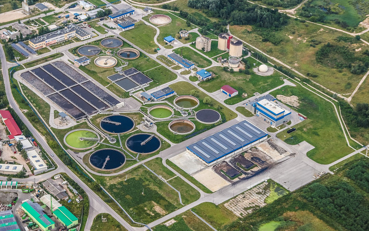 Kläranlagen können einen Großteil ds Mikroplastiks zurückhalten – aber nicht alles.