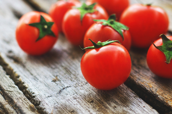 Tomaten anpflanzen – geht auch auf dem Balkon.