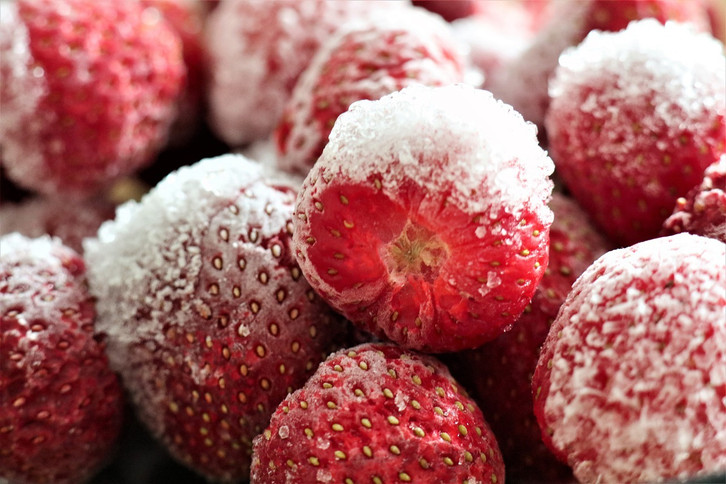 Einfrieren ist eine klasssche Methode, um Erdbeeren haltbar zu machen.