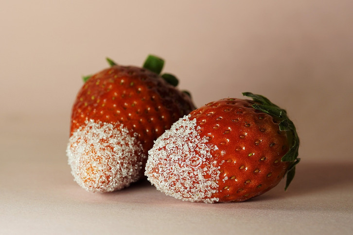 Kandierte Erdbeeren sind bis zu einem Jahr lang haltbar.