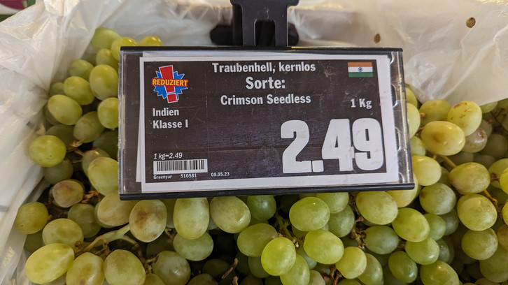 Trauben aus Indien? Dann doch lieber Rhabarber und deutsche Erdbeeren essen!