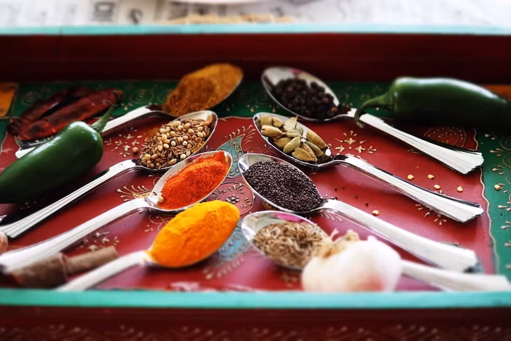 Die Kombination verschiedener indischer Gewürze verleiht dem Chana Dal seinen typischen Geschmack.