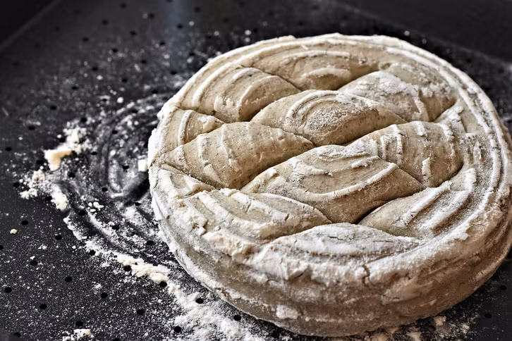 Gesunde Brotrezepte: Brot aus dunklem Mehl macht satt und ist nahrhafter als Weizenbrot.