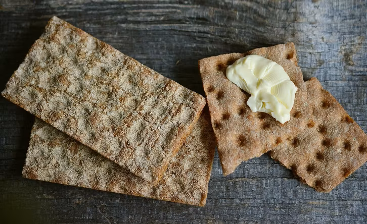 Auch Knäckebrot kannst du selber backen.