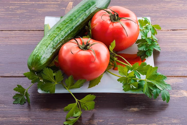 tomaten-und-gurke-im-salat-zusammen-lecker-aber-cc0-pixabay-alexey_marcov-200626_download Gurken und Tomaten solltest du nicht zusammen lagern.