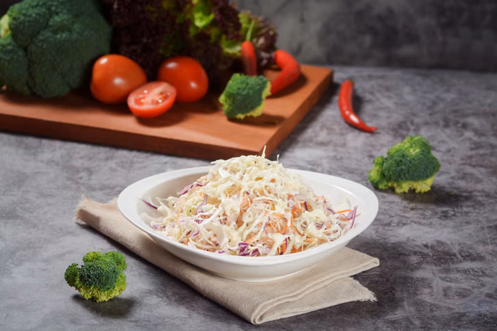 Krautsalat kannst du gut mit Karotten oder Sellerie kombinieren.