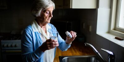 Tiene 78 años y la densidad ósea de una mujer de 50: esto es lo que hace cada mañana