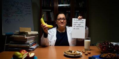 8 alimentos que ayudan a dormir mejor según los especialistas del sueño