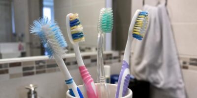 Cada cuánto hay que cambiar el cepillo de dientes según los odontólogos