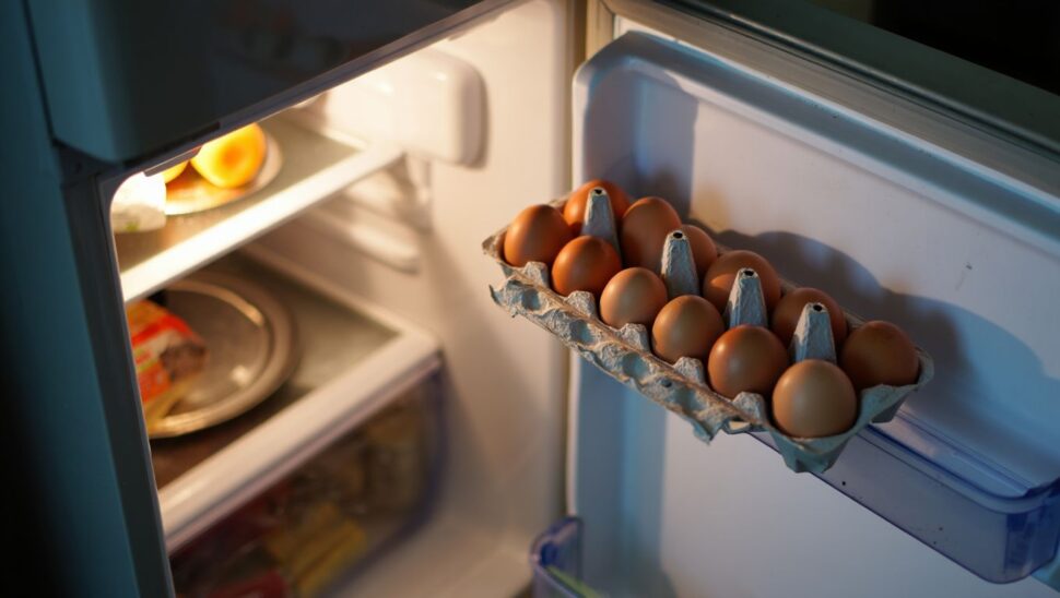 Cómo guardar los huevos en casa: la puerta de la nevera es el peor sitio