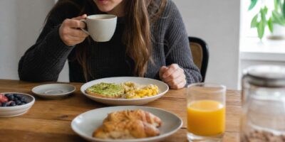 En qué orden conviene tomar el café y el desayuno según los digestivos
