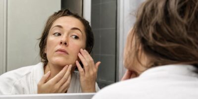 Lo que los dermatólogos no hacen nunca con su piel