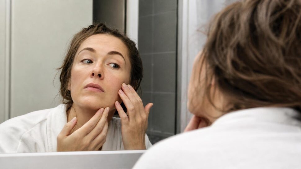 Lo que los dermatólogos no hacen nunca con su piel