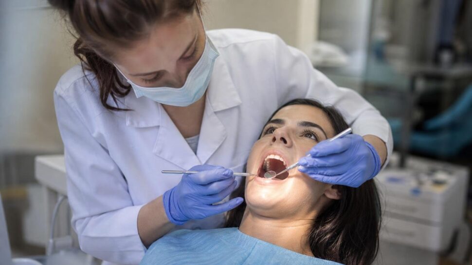Lo que los odontólogos no hacen nunca con sus dientes