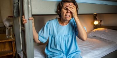 Los médicos explican el vértigo al levantarse de la cama