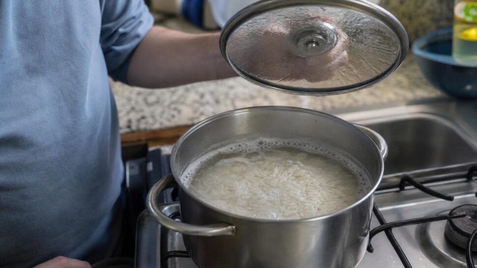 No cocines así el arroz: hay una forma que sienta mucho mejor