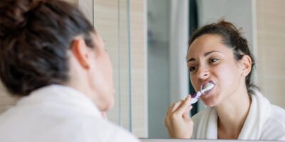 No te laves los dientes así: los odontólogos explican por qué