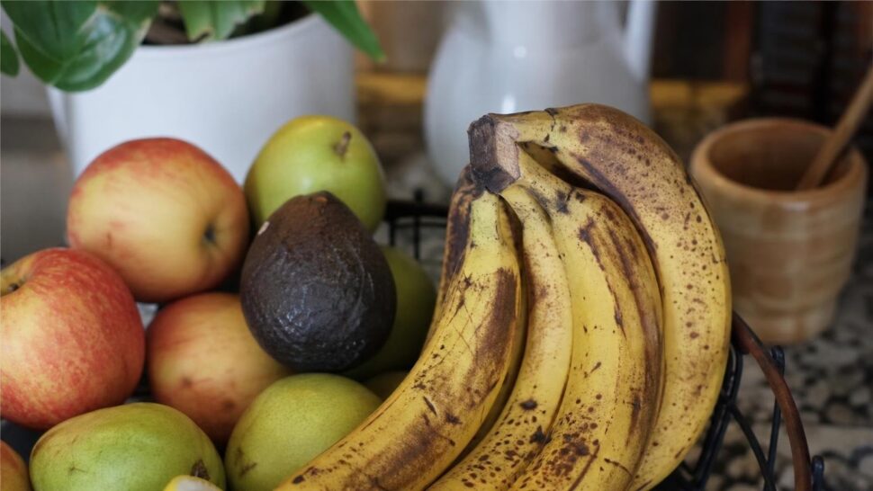Nunca guardes los plátanos junto a estas frutas