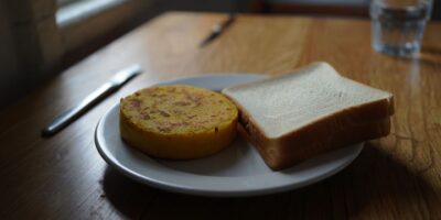Tortilla de maíz vs pan blanco: cuál eleva menos el azúcar en la sangre
