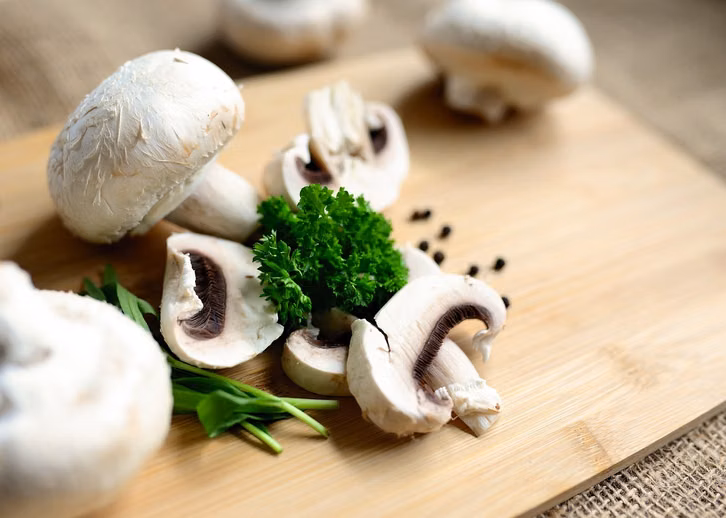 weisse-und-braune-champignons-sind-sich-in-ihrem-nae-cc0-pixabay-congerdesign-231105_download Weiße und braune Champignons haben einen ähnlichen Nährstoffgehalt.