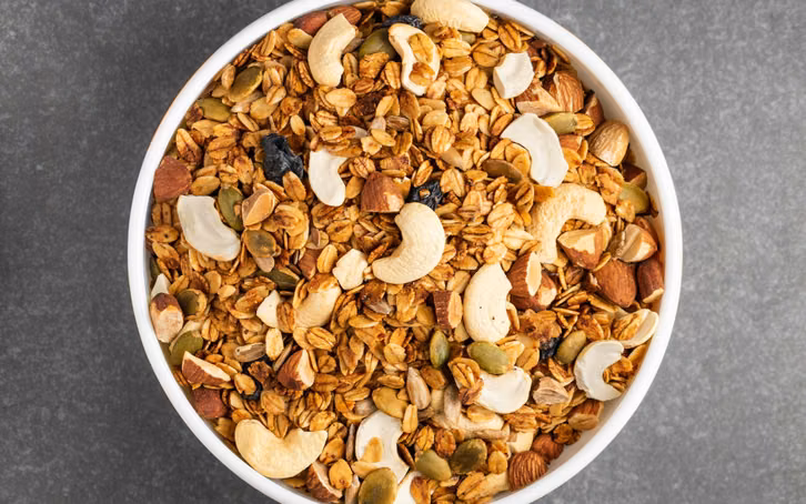 Schale mit Müsli y nueces