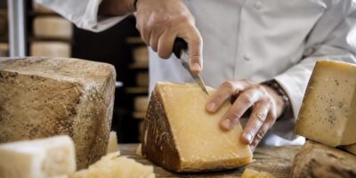 Cuánto queso se puede comer al día según los cardiólogos