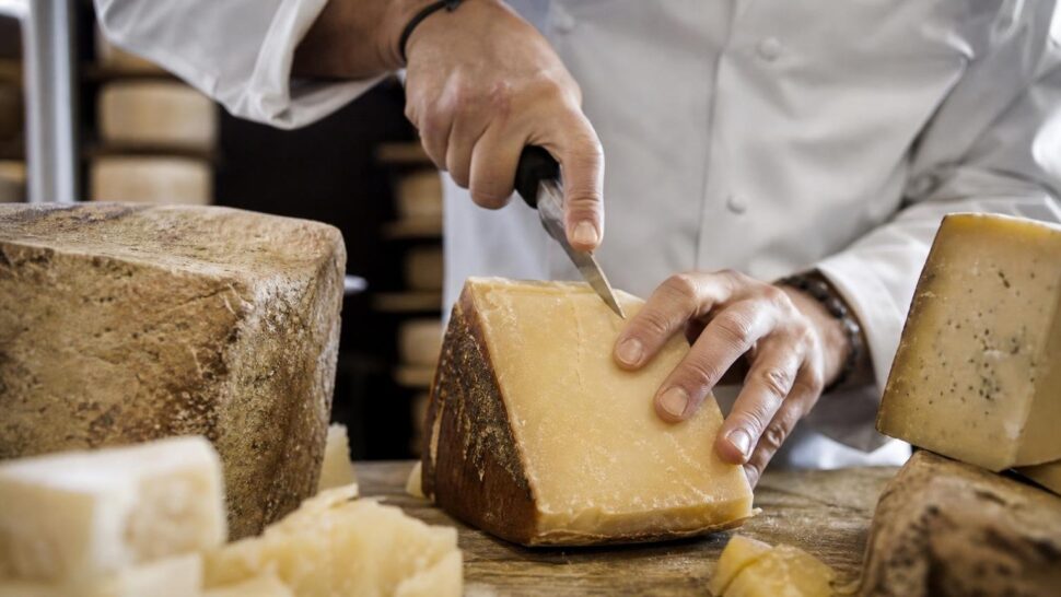 Cuánto queso se puede comer al día según los cardiólogos