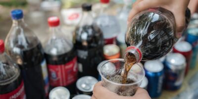 La bebida número 1 que daña los riñones sin que lo notes