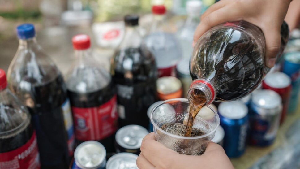 La bebida número 1 que daña los riñones sin que lo notes