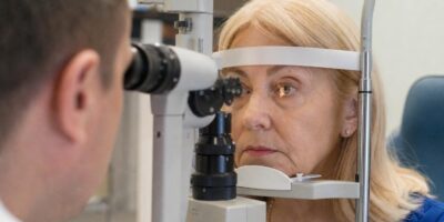 La señal en los ojos que los médicos miran siempre en una revisión