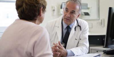 Las estatinas las toman millones de personas: lo que los cardiólogos quieren que sepas antes de dejarlas