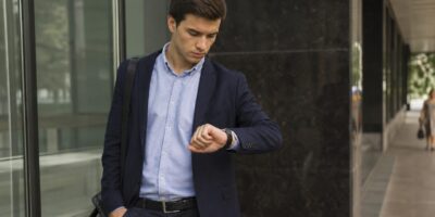 Las personas que siempre llegan antes de la hora tienen esto en común según la psicología