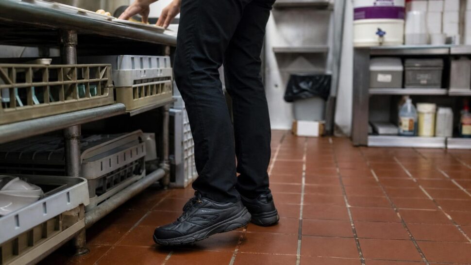 Los 8 mejores zapatos para estar de pie todo el día según los podólogos
