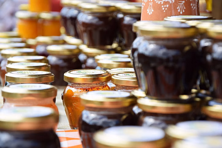 Nach dem Einfrieren kannst du die Schlehen zu Marmelade weiterverarbeiten.