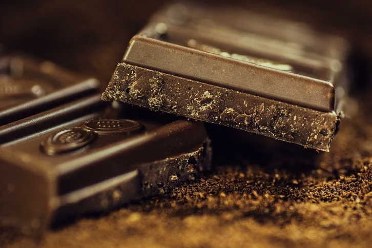 auch-bitterschokolade-enthaelt-koffein-cc0-pixabay-alexanderstein-180206_download Auch Bitterschokolade enthält Koffein.