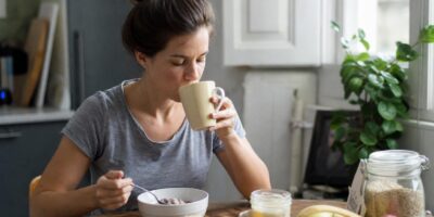 Las personas que desayunan a esta hora precisa tienen menos hambre durante el día según los médicos