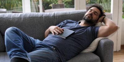 Los neurólogos son categóricos con la siesta de más de 30 minutos: esto es lo que hace en el cerebro